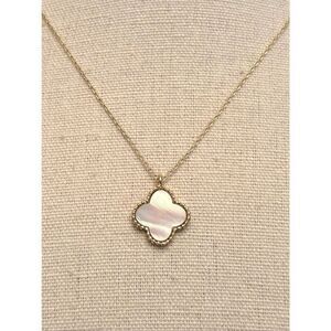 Park Lane | Icon Necklace | Mother of Pearl